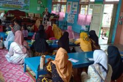 Sosialisasi Kelas Orang Tua Pembinaan Usaha Kesehatan Sekolah di TK Dharmawanita VII Koto Sungai Sariak